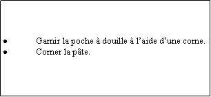 Zone de Texte: Garnir la poche  douille  laide dune corne.Corner la pte.